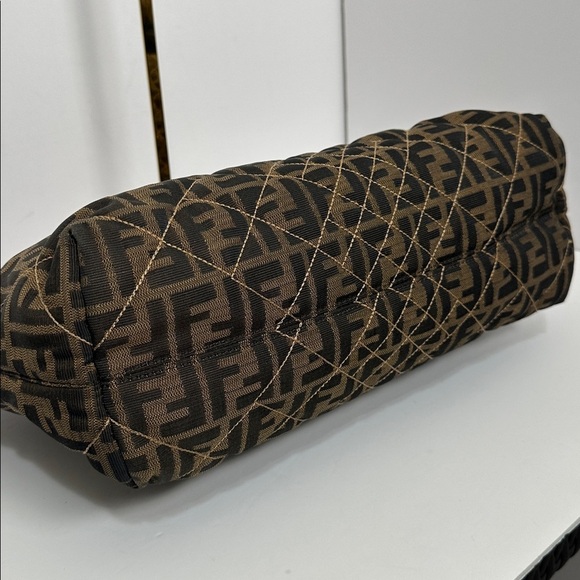 💯Authentic Fendi Brown Zucca Quilted Nylon Large Roll Tote🍀 - Picture 6 of 17
